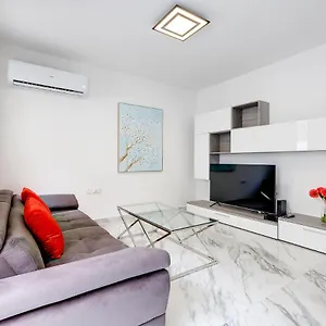 Cosy Steps To St George's Bay Appartement San Ġiljan
